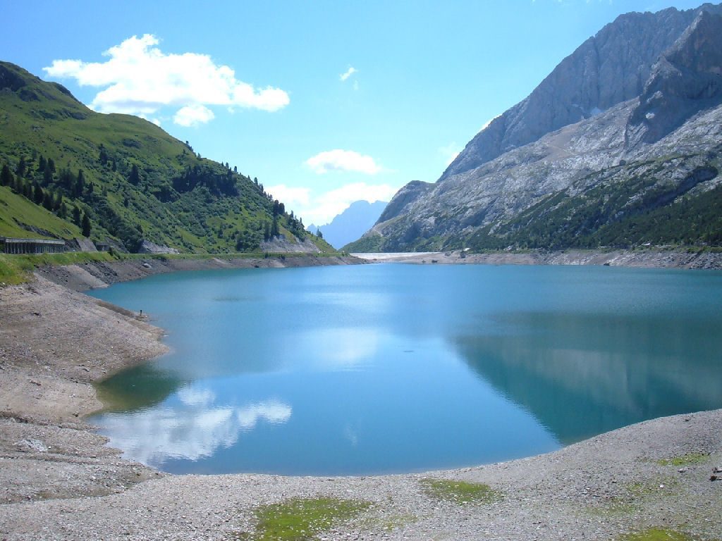 Paesaggio di lago significato e i laghi italiani