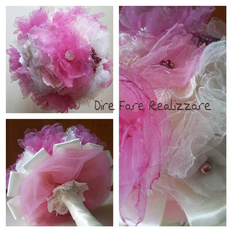 Realizzazione di un bouquet da sposa in tessuto con peonie rosa e bianche