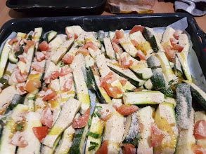 Zucchine gratinate al forno con pomodorini