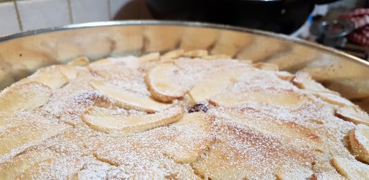 Torta di mele soffice con lievito madre