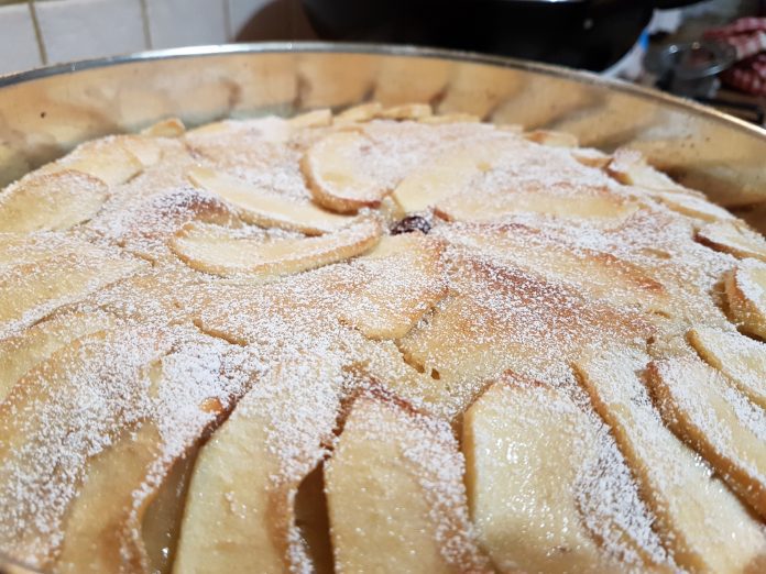 Torta di mele soffice con lievito madre