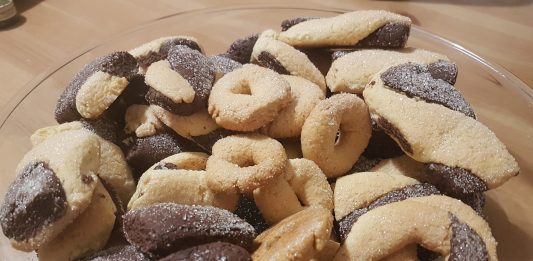 Biscotti casarecci misti: cioccolato e bianchi senza latte