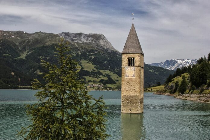 Lago di Resia e il campanile sommerso