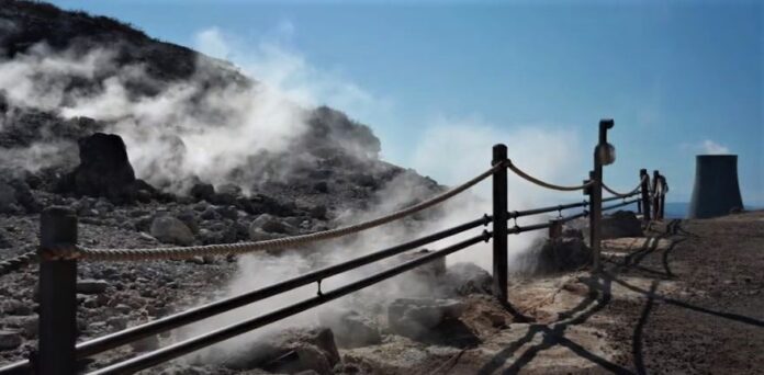 La Valle del Diavolo geyser e vapori caldi, un paesaggio inusuale vicino Pisa