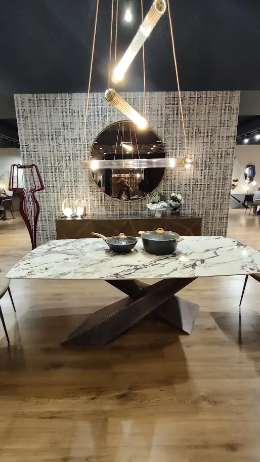 Tavolo in marmo elegante materiali glamour