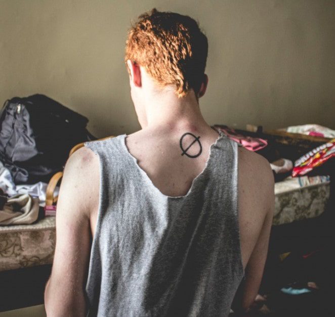 Tatuaggio minimalista cerchio
