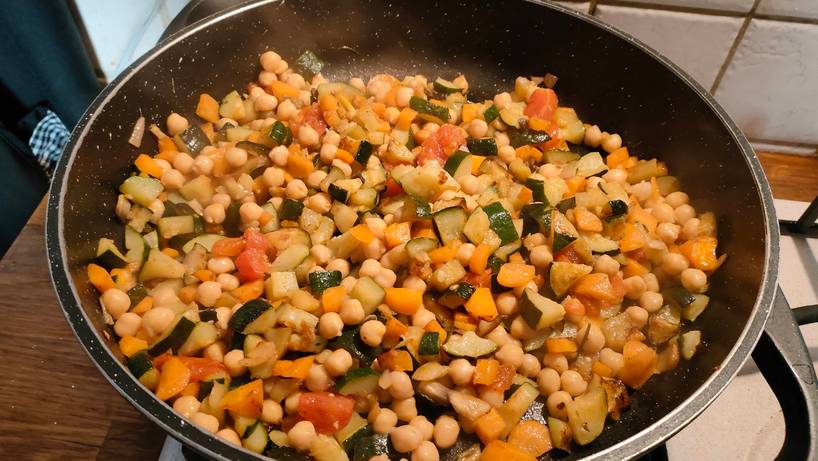 Verdure per couscous rosolate in padella