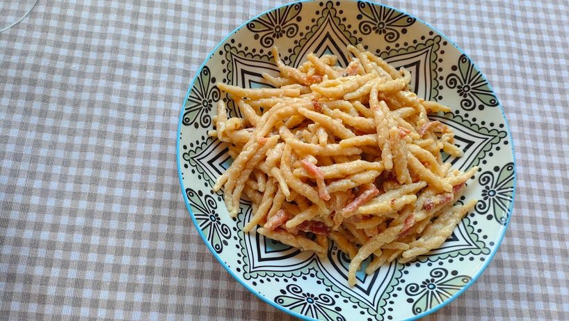 Strozzapreti con speck a listarelle